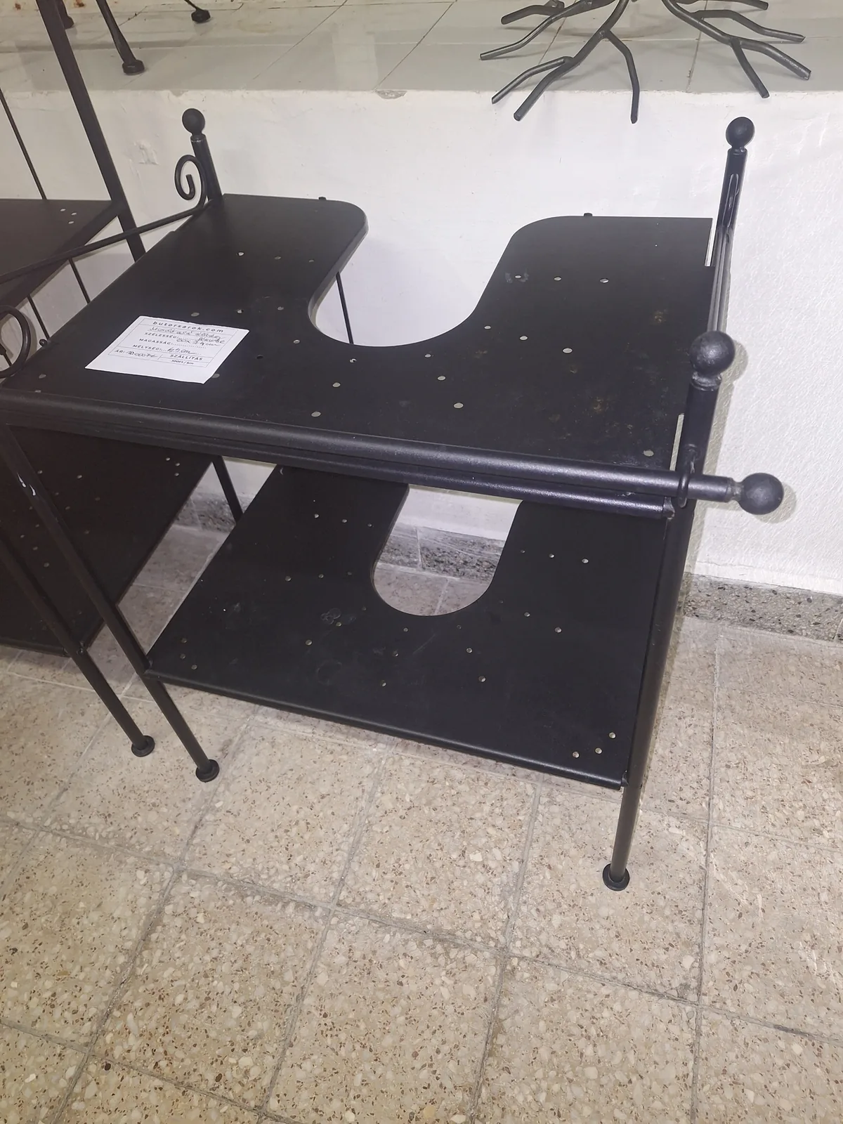 Kovácsolt vas jellegű nyitott mosdó alá állvány / tároló bei Bútorsarok in Letenye