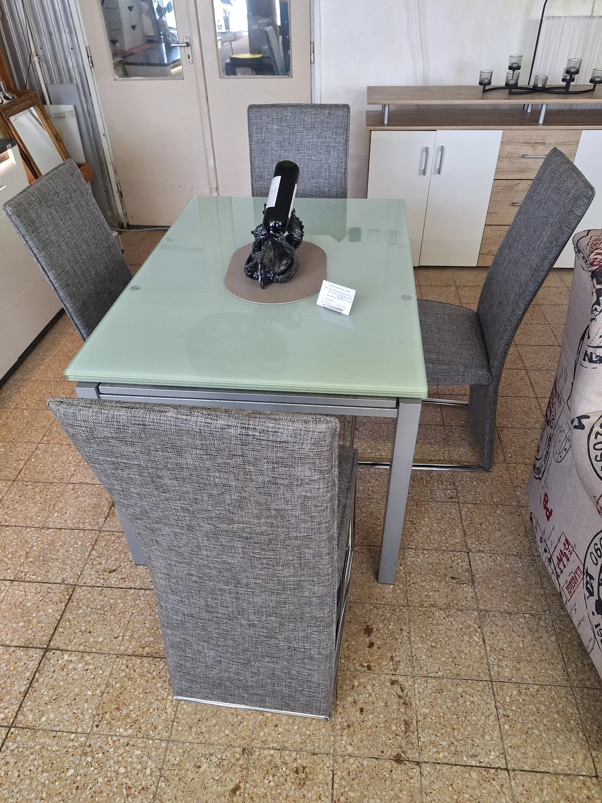 Ausziehbarer Esstisch aus Glas bei Bútorsarok in Letenye