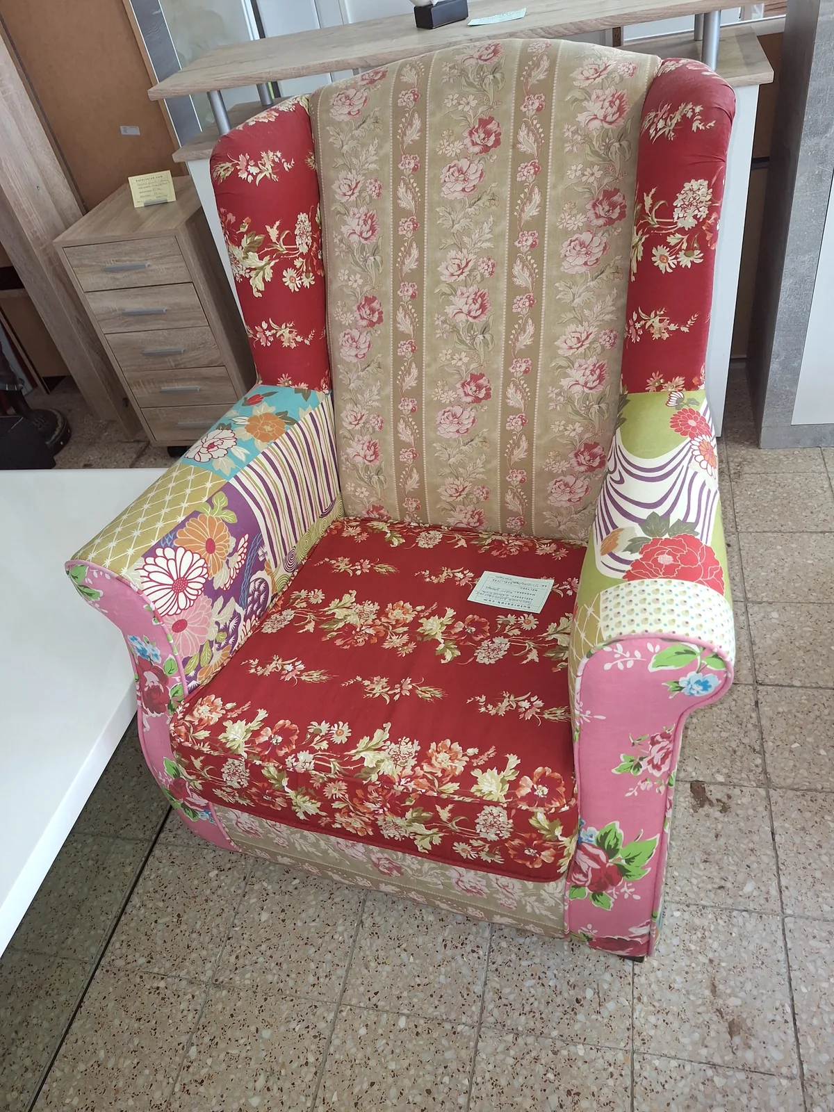 Patchwork-Sessel mit Hocker bei Bútorsarok in Letenye