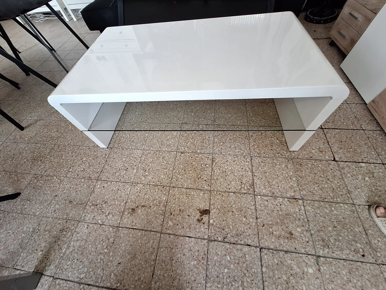 Modern magasfényű fehér kanapé / dohányzó asztal bei Bútorsarok in Letenye