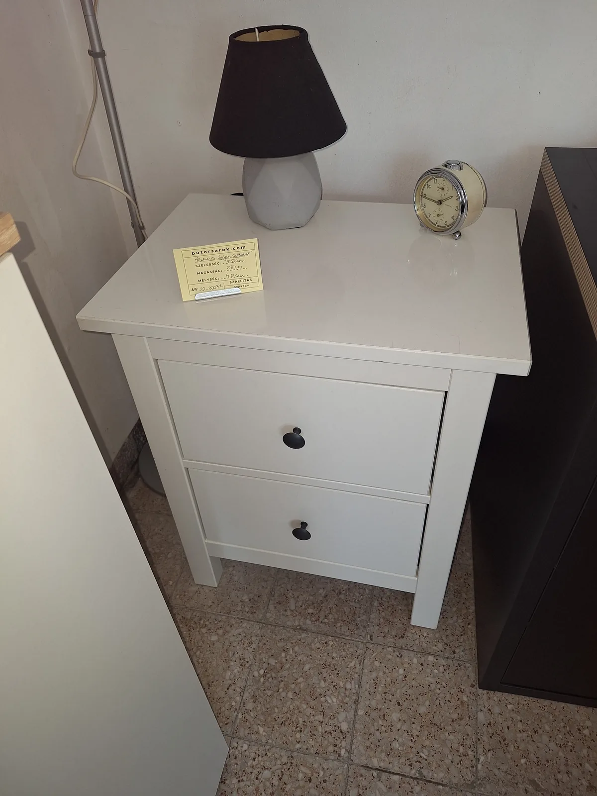 Ikeás Hemnes 2 fiókos éjjeli szekrény fehér lakkozott bei Bútorsarok in Letenye