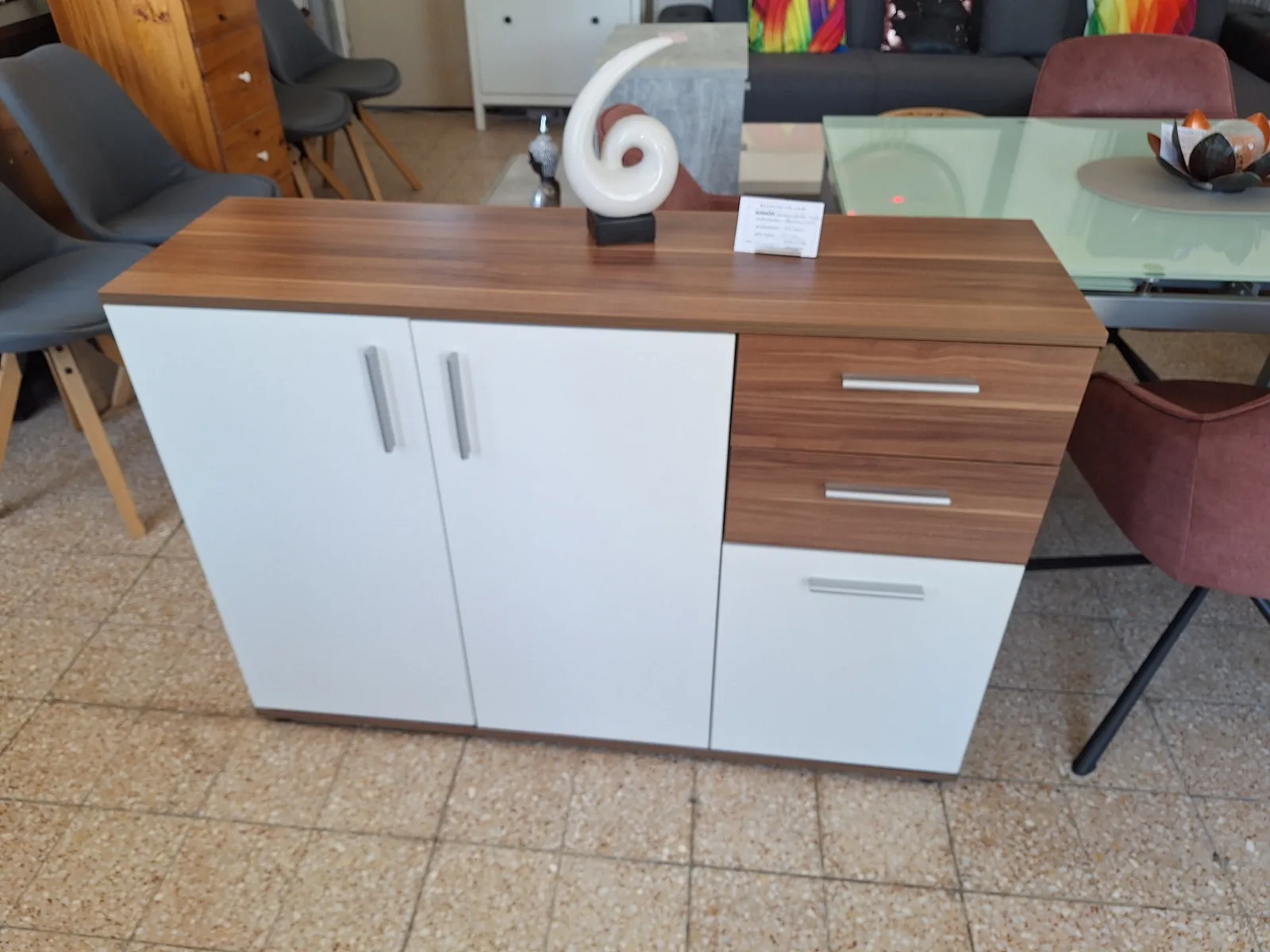 Kommode in Nussbaumoptik und Weiß bei Bútorsarok in Letenye