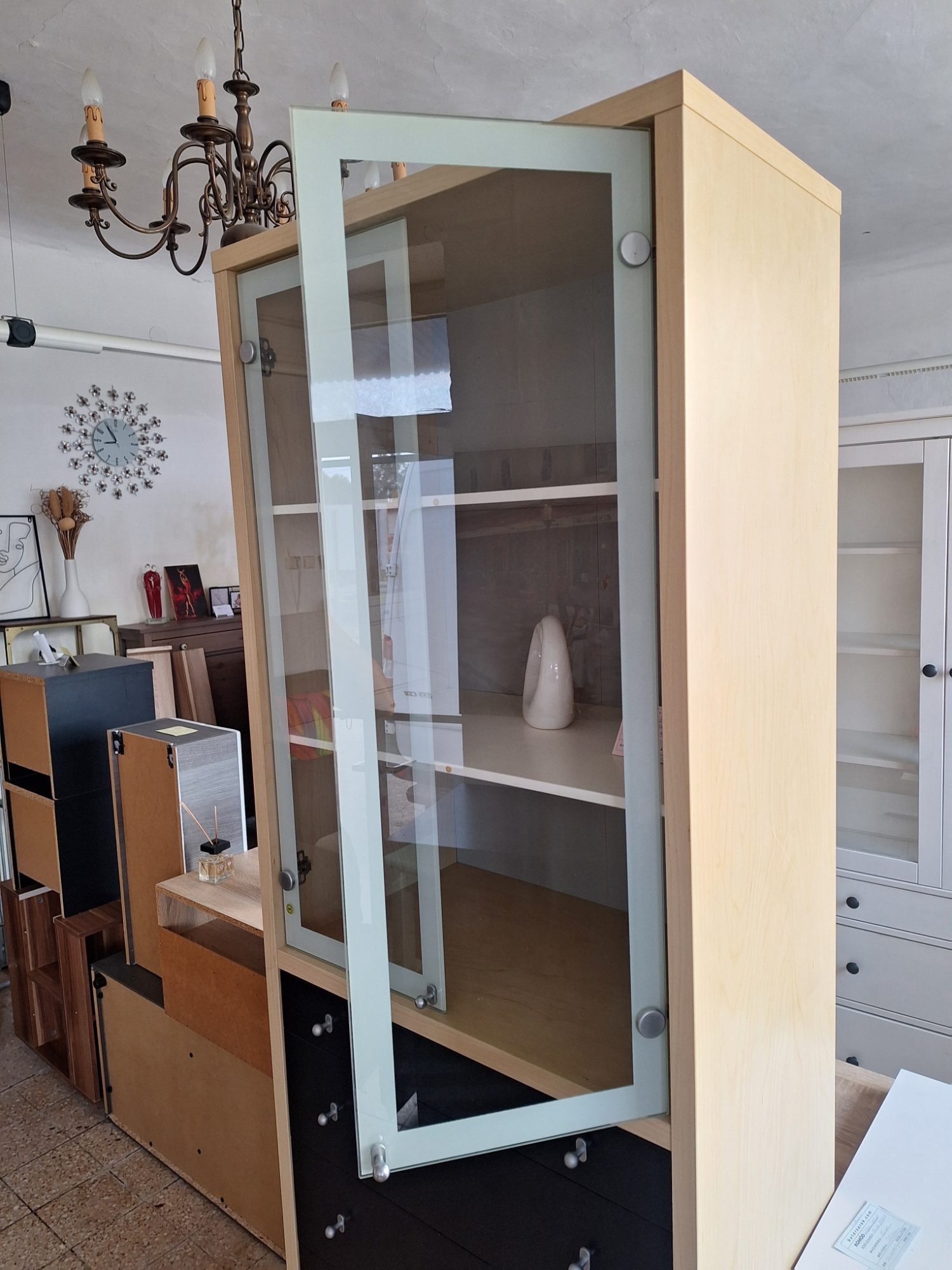 Ikeás 6 fiókos 2 ajtós masszív vitrines szekrény – 7. nézet