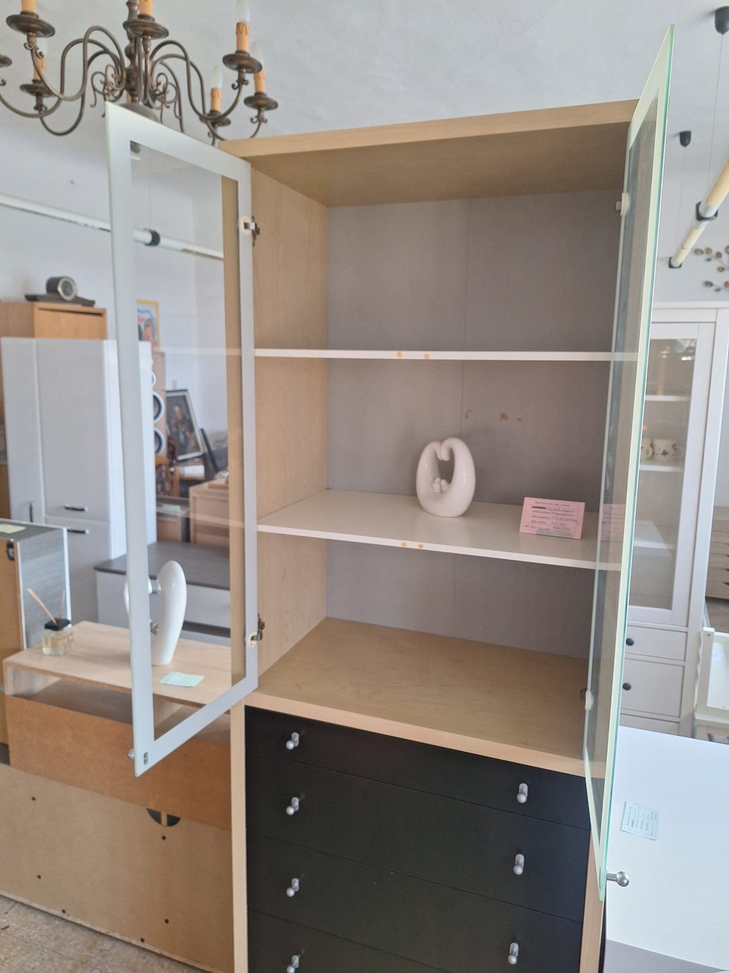 Ikeás 6 fiókos 2 ajtós masszív vitrines szekrény – 8. nézet