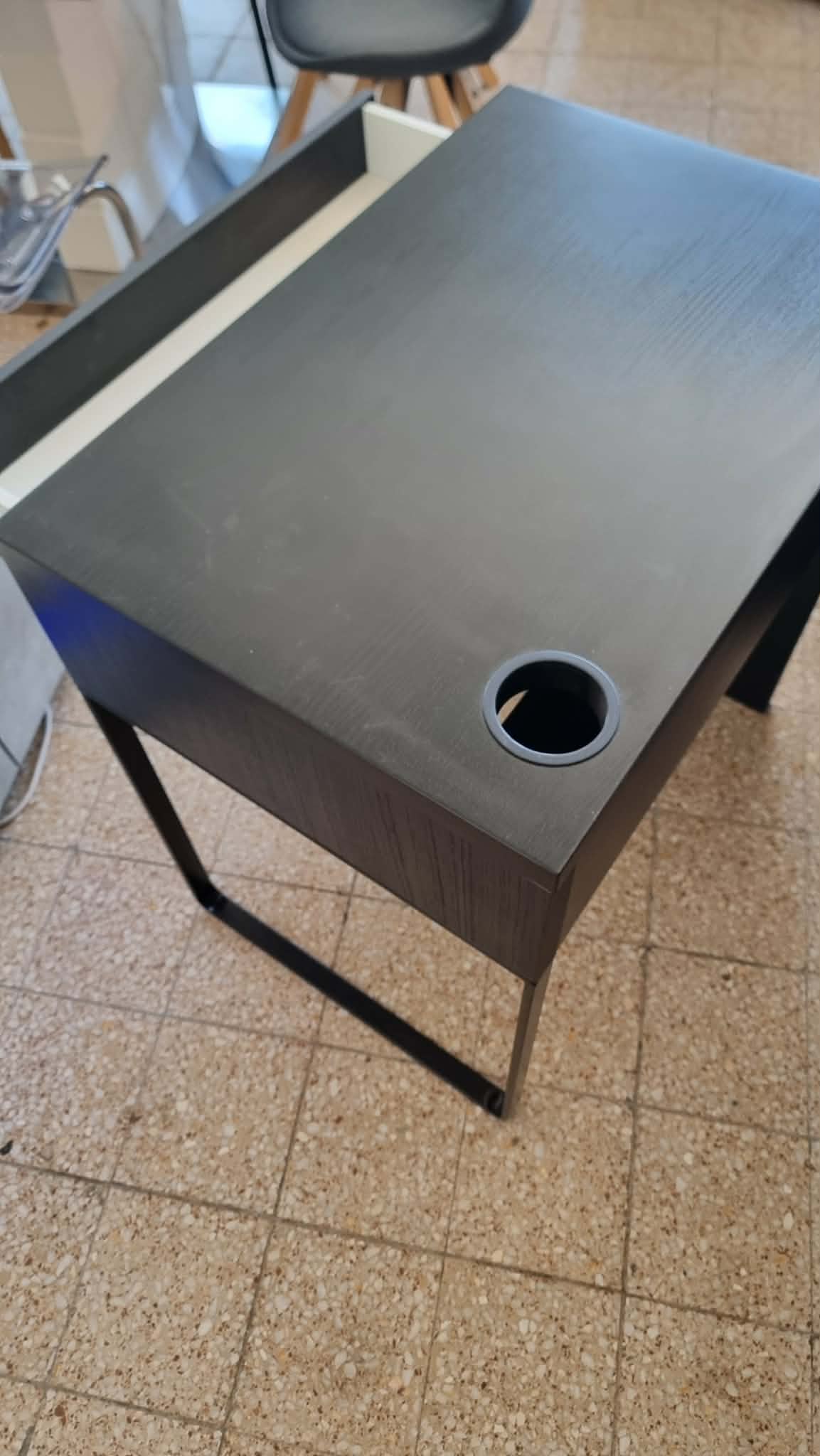 Ikeás 1 fiókos feketére pácolt íróasztal – 3. nézet