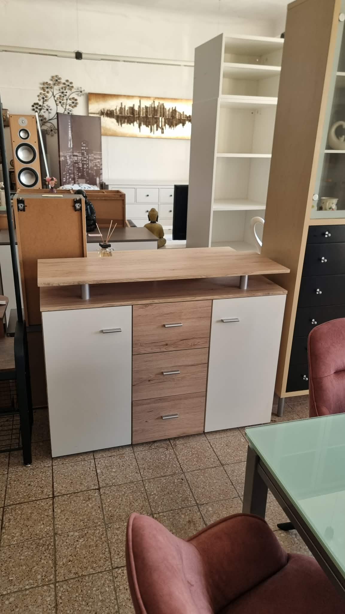Tölgyfamintás 3 fiókos 2 ajtós komód magasítóval – 3. nézet