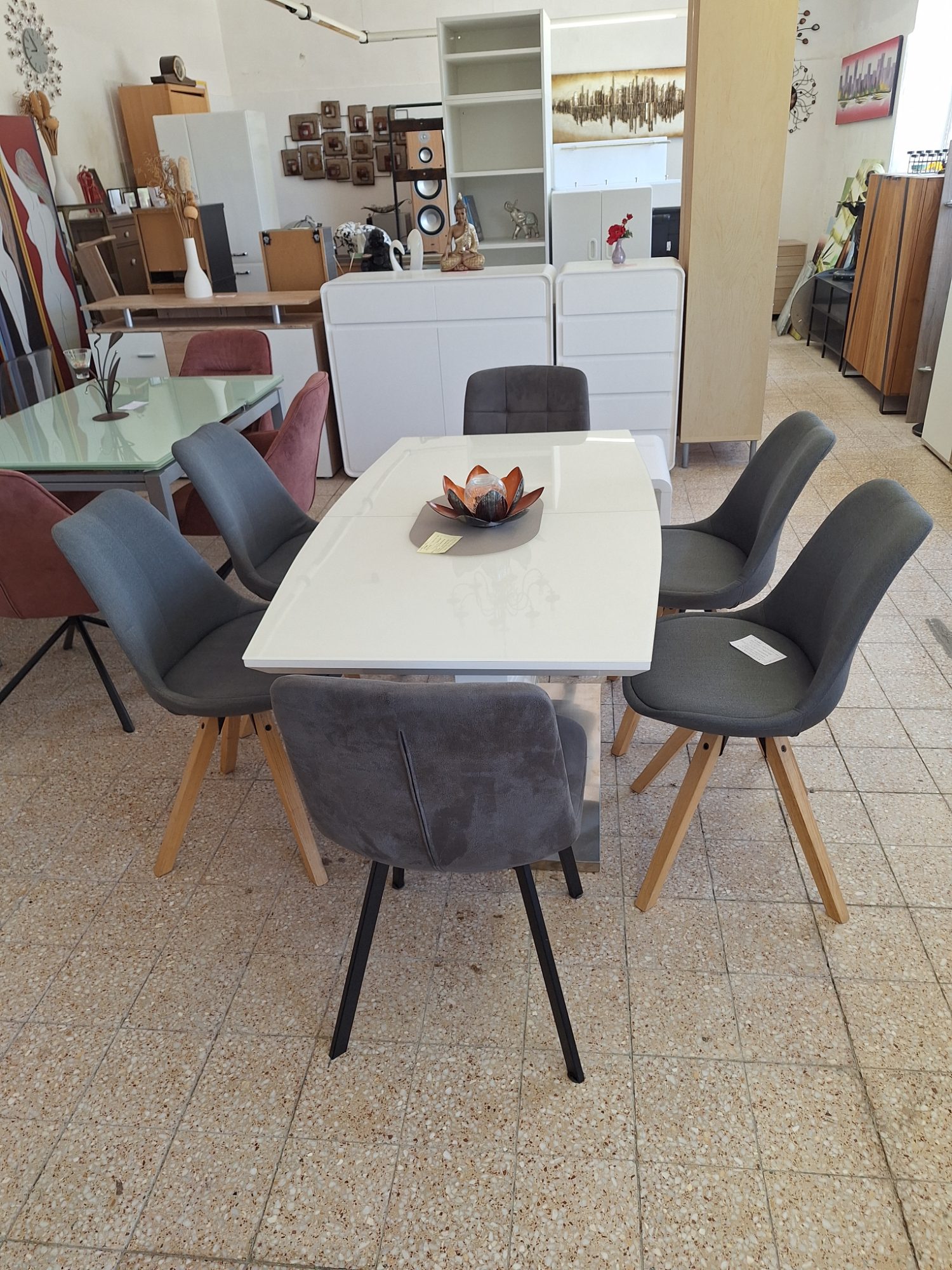 Gyönyörűszép modern bővíthető étkező asztal – 2. nézet