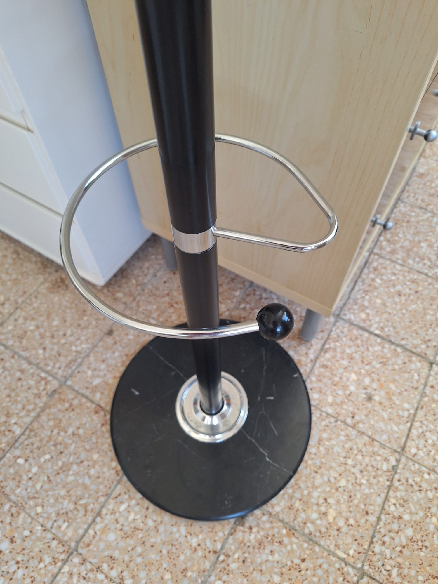 Extra masszív álló fogas kb. 180cm magas – 4. nézet