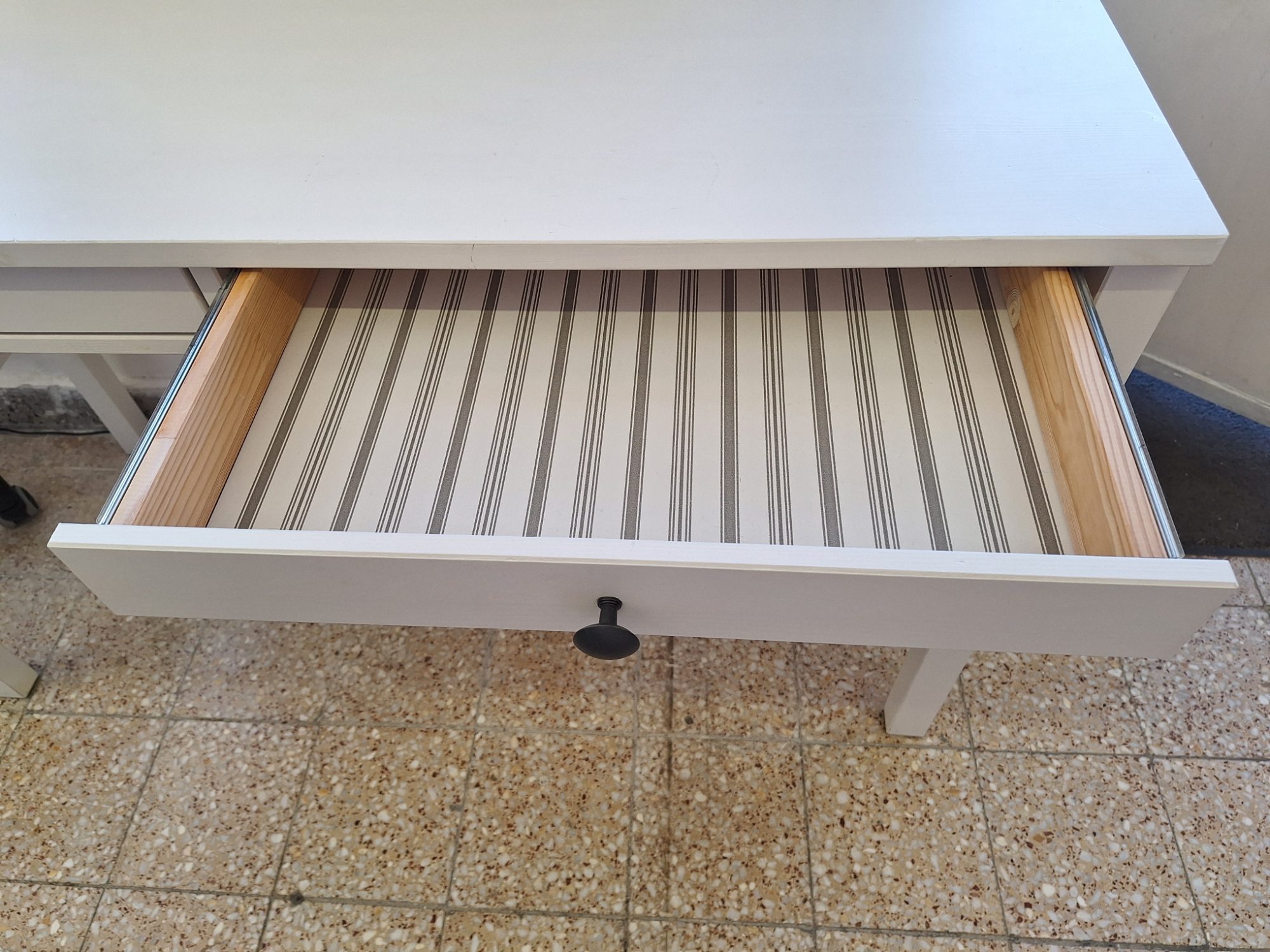 Ikeás Hemnes íróasztal  2 fiókos fehérre pácolt – 4. nézet