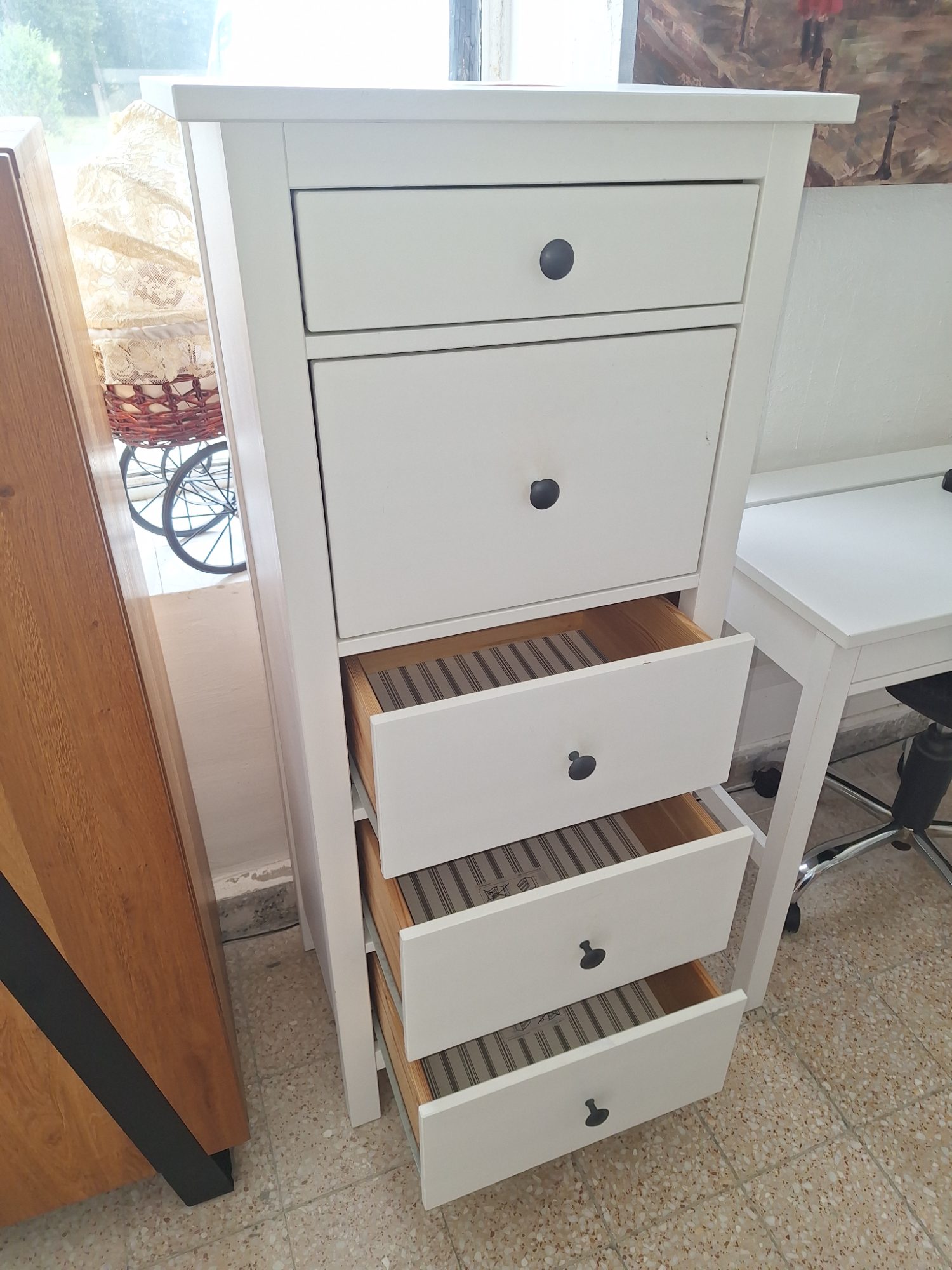 5 fiókos Ikeás Hemnes komód fehérre pácolt – 6. nézet
