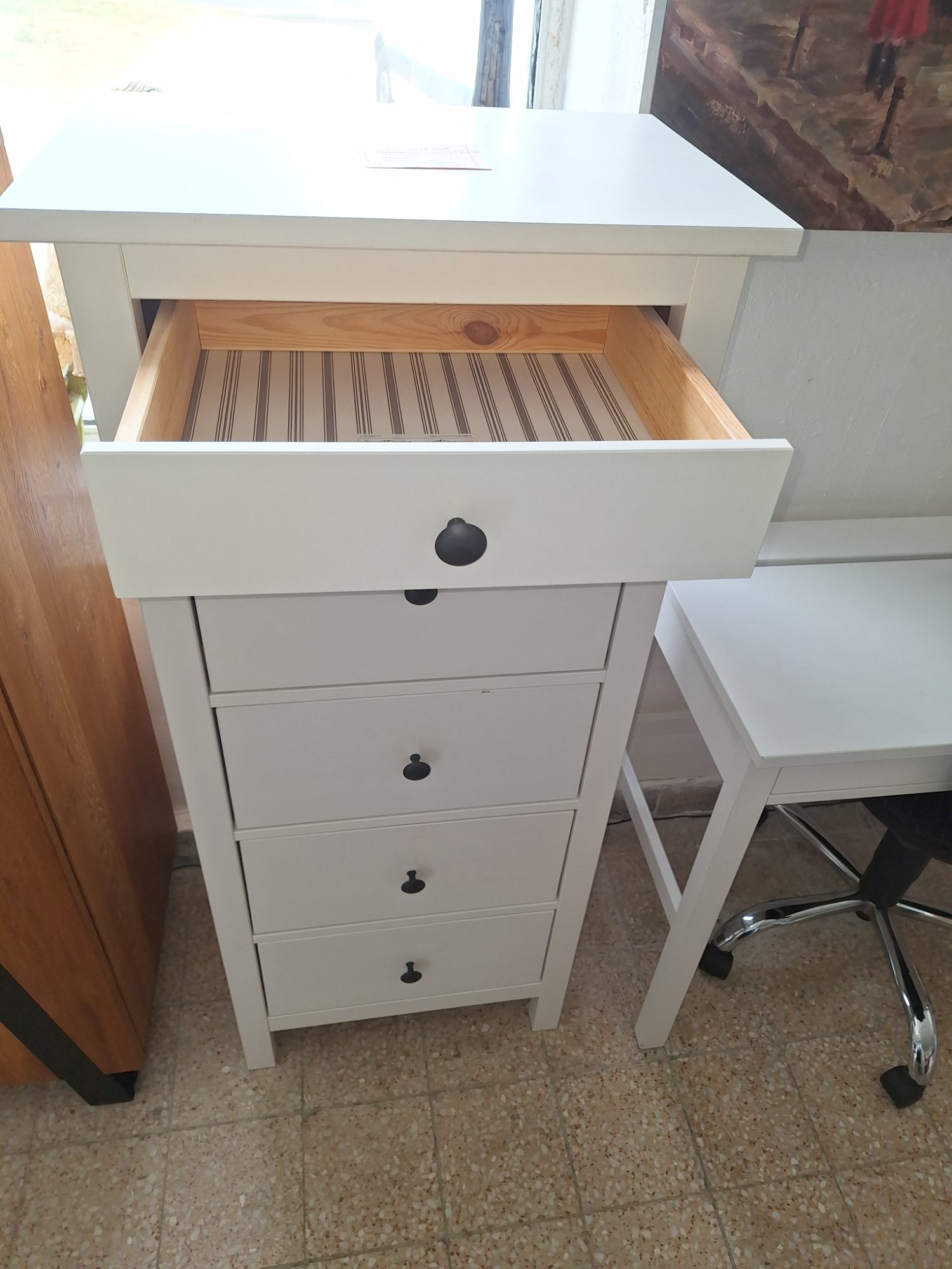 5 fiókos Ikeás Hemnes komód fehérre pácolt – 5. nézet