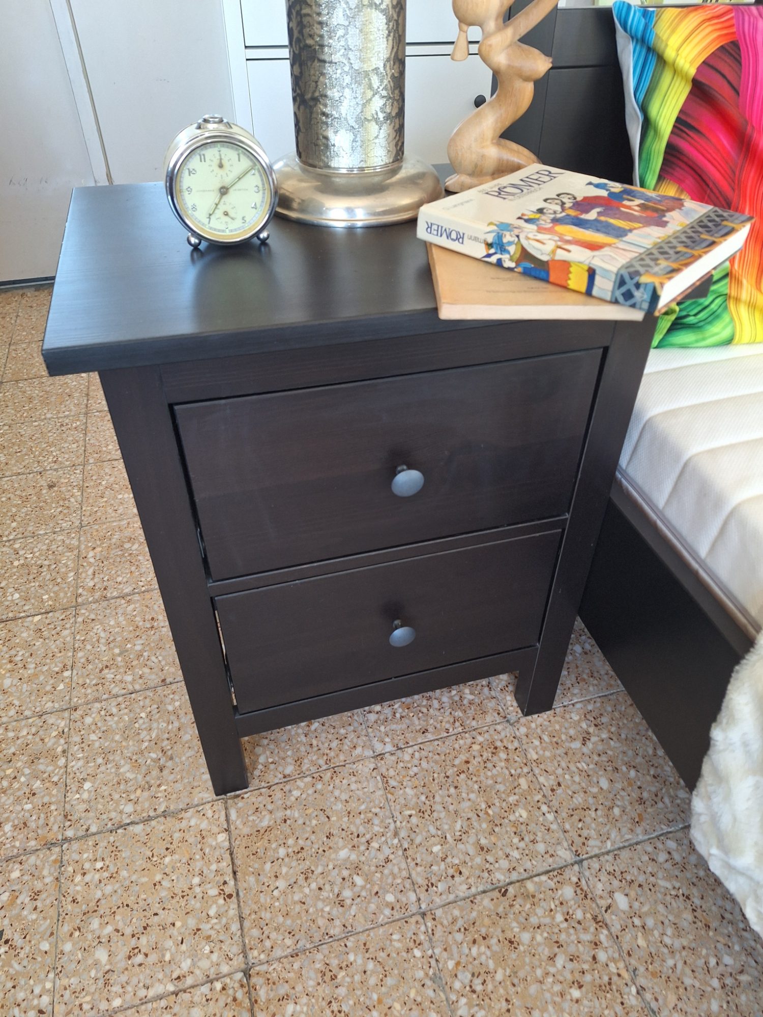Ikeás Hemnes 2 fiókos éjjeli szekrény szett feketére pácolt