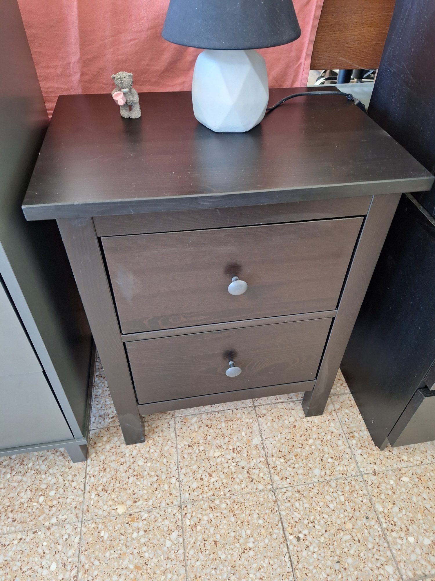 Ikeás Hemnes 2 fiókos éjjeli szekrény szett feketére pácolt – Ansicht 2