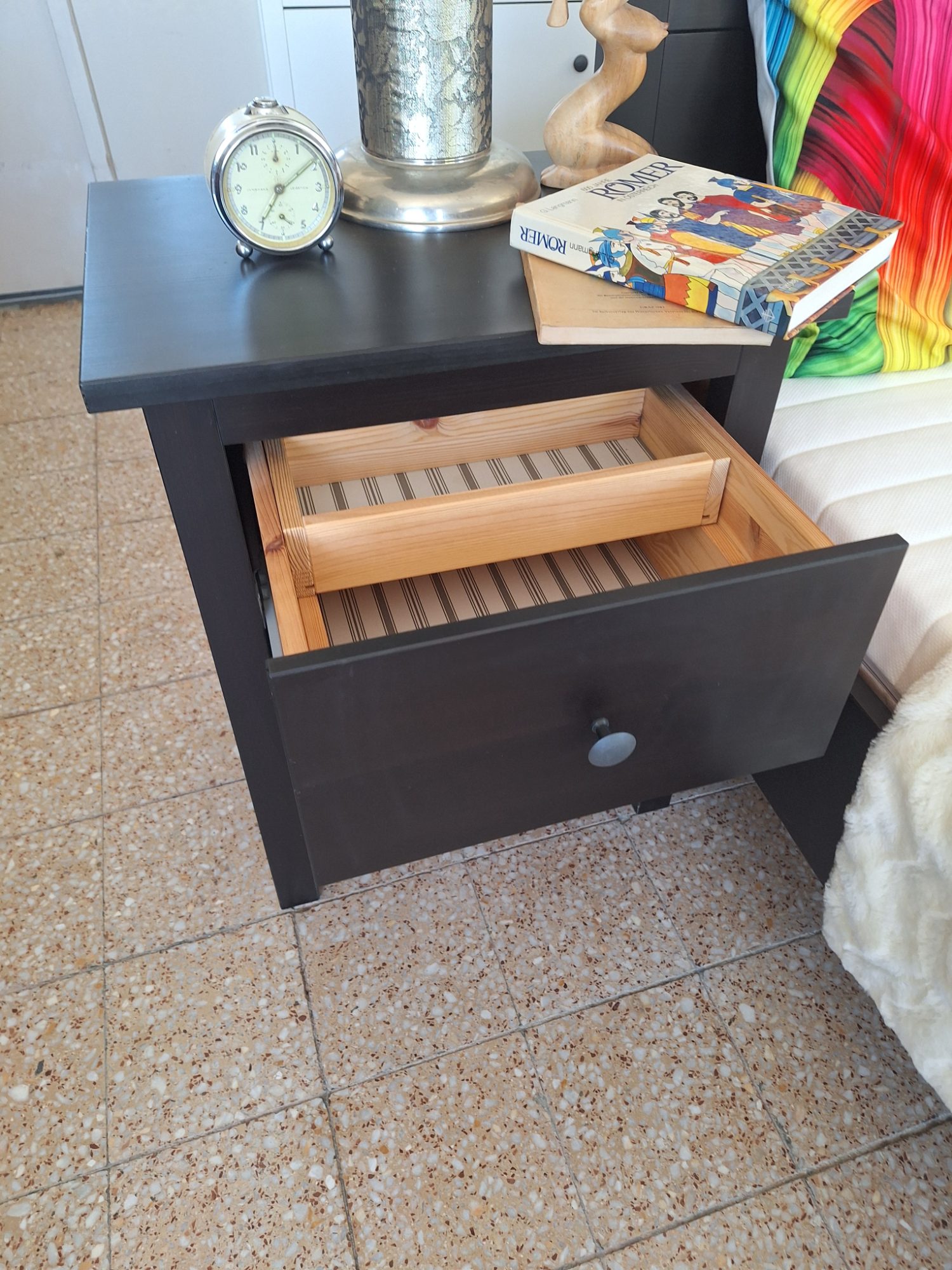 Ikeás Hemnes 2 fiókos éjjeli szekrény szett feketére pácolt – Ansicht 3