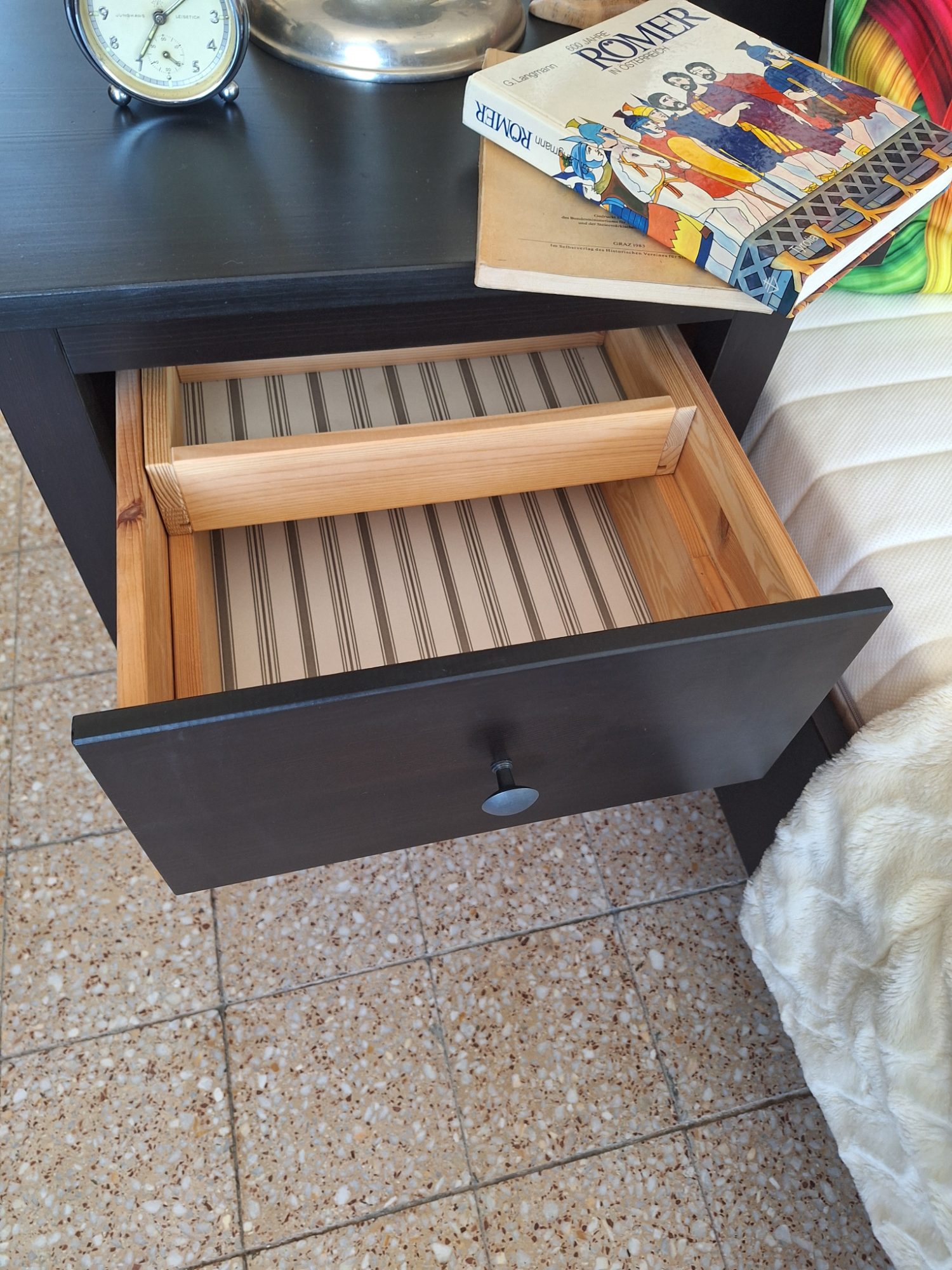 Ikeás Hemnes 2 fiókos éjjeli szekrény szett feketére pácolt – Ansicht 5
