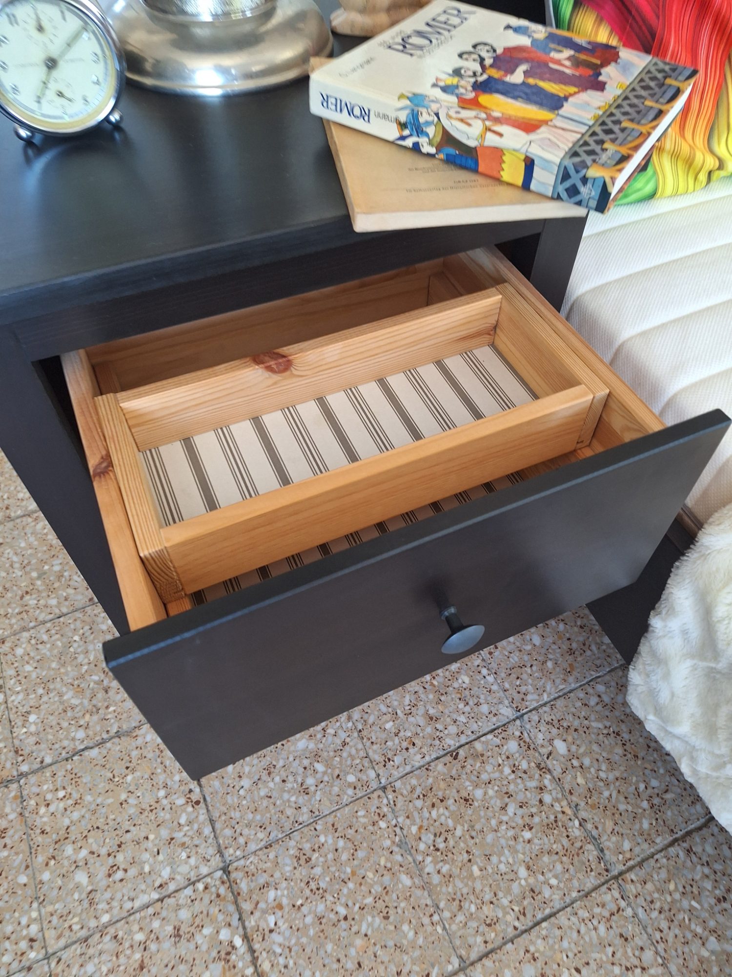 Ikeás Hemnes 2 fiókos éjjeli szekrény szett feketére pácolt – Ansicht 4
