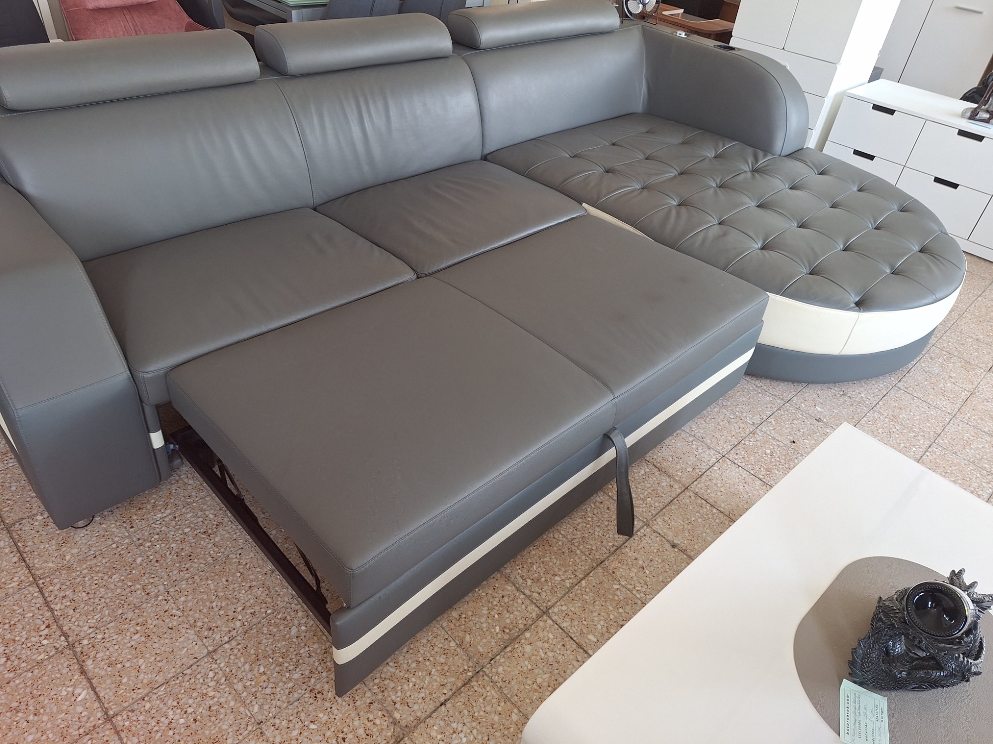 Modernes Schlafsofa aus Echtleder – Ansicht 8