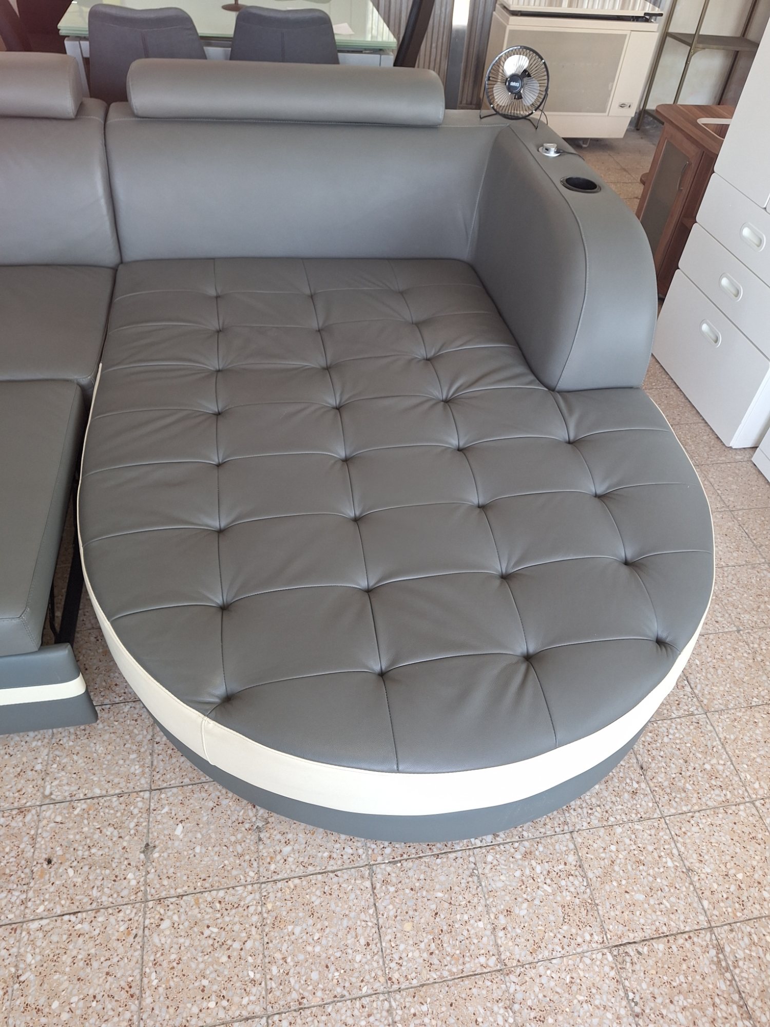 Modernes Schlafsofa aus Echtleder – Ansicht 11