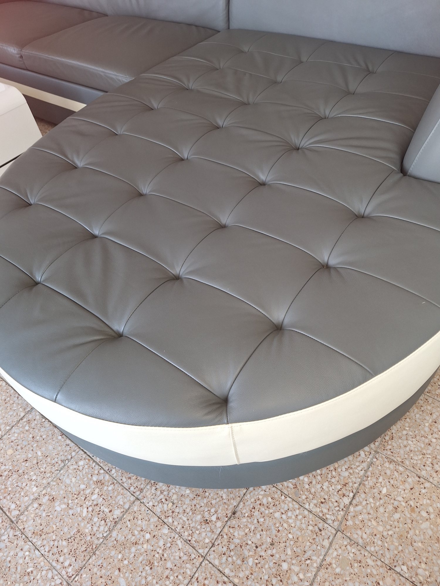 Modernes Schlafsofa aus Echtleder – Ansicht 3