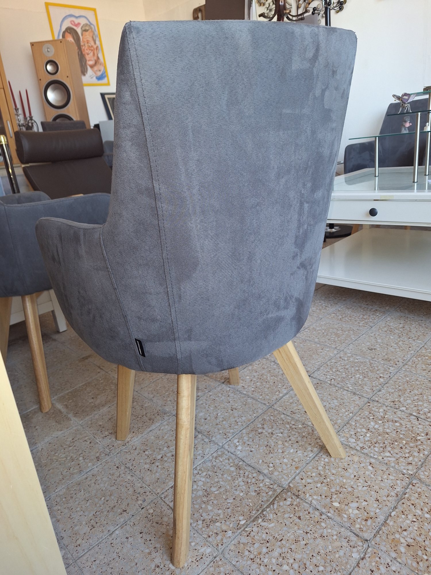 Carryhome Esszimmerstuhl mit grauem Veloursbezug – Ansicht 3